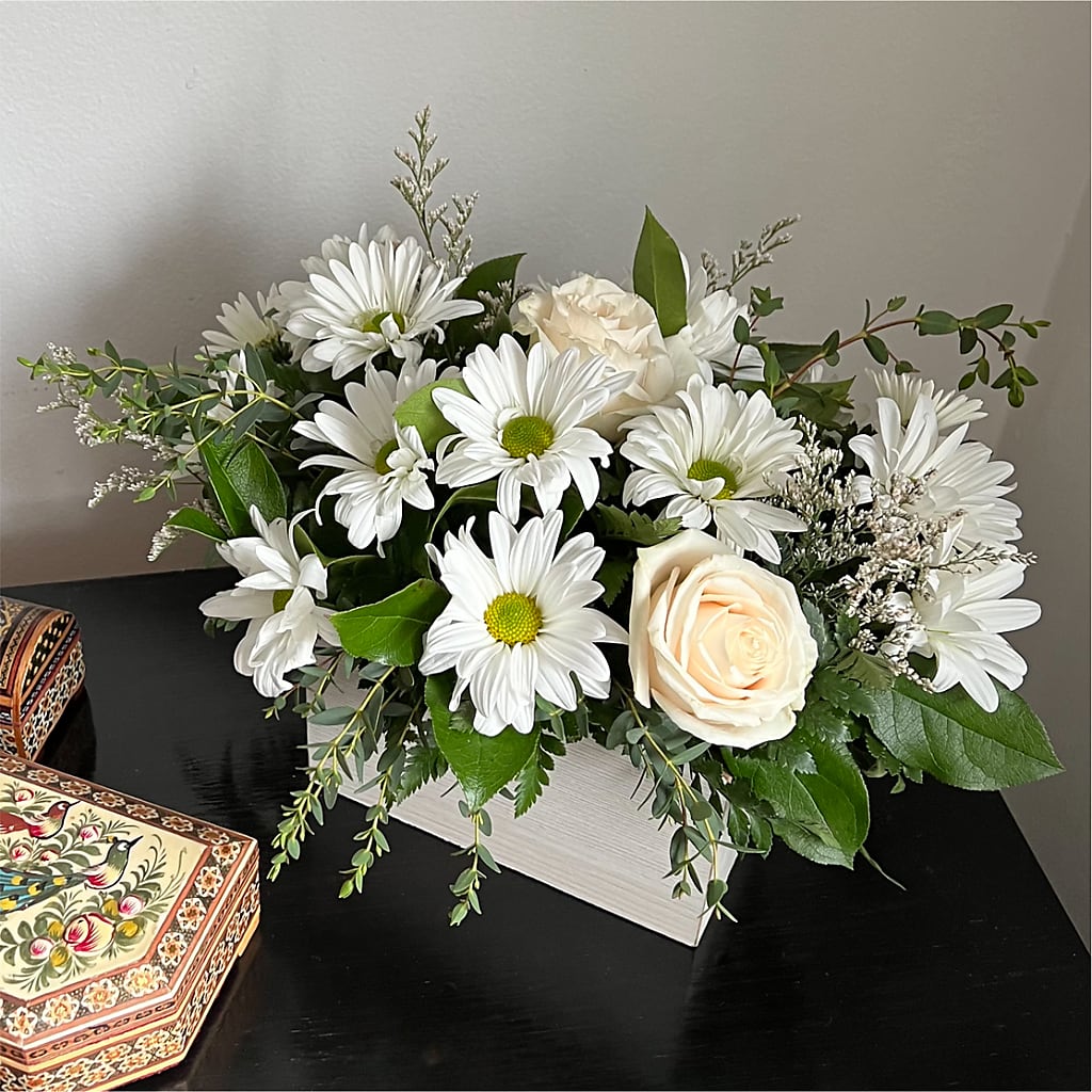 Fresh Linen Box Bouquet – Heavenly Plants, Regina SK