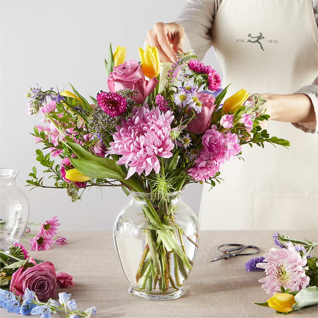 Pastel Tradition - A Florist Original – Heavenly Plants, Regina SK