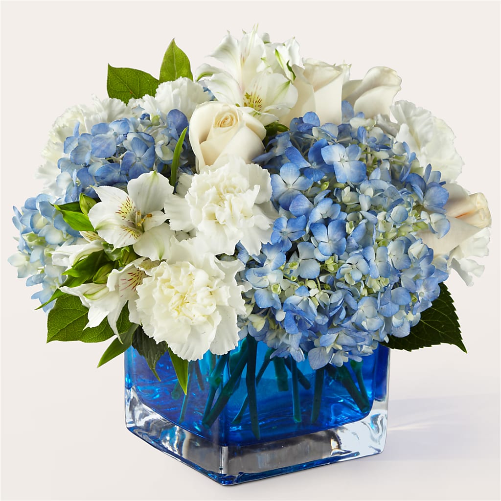 Soothing Waters Bouquet – Heavenly Plants, Regina SK
