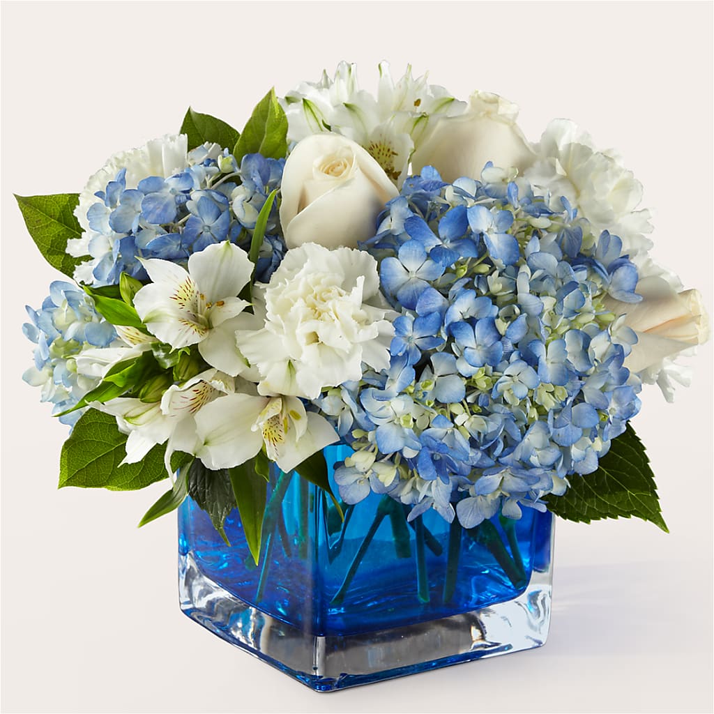 Soothing Waters Bouquet – Heavenly Plants, Regina SK