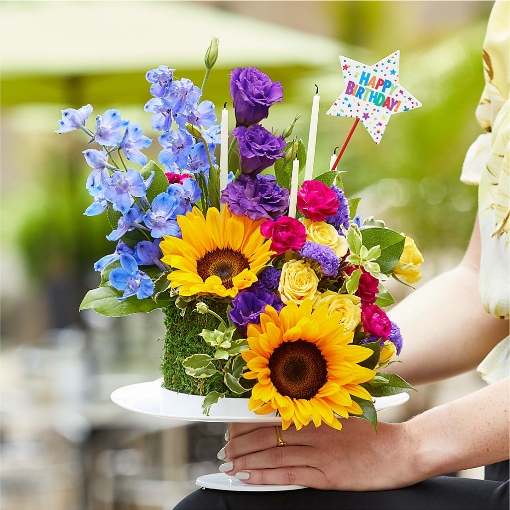 Star of the Day Floral Cake – Heavenly Plants, Regina SK