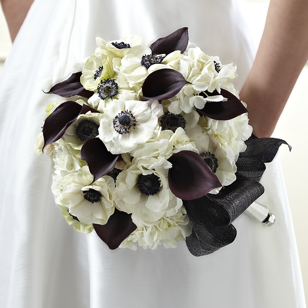 To Have and To Hold Bouquet – Heavenly Plants, Regina SK