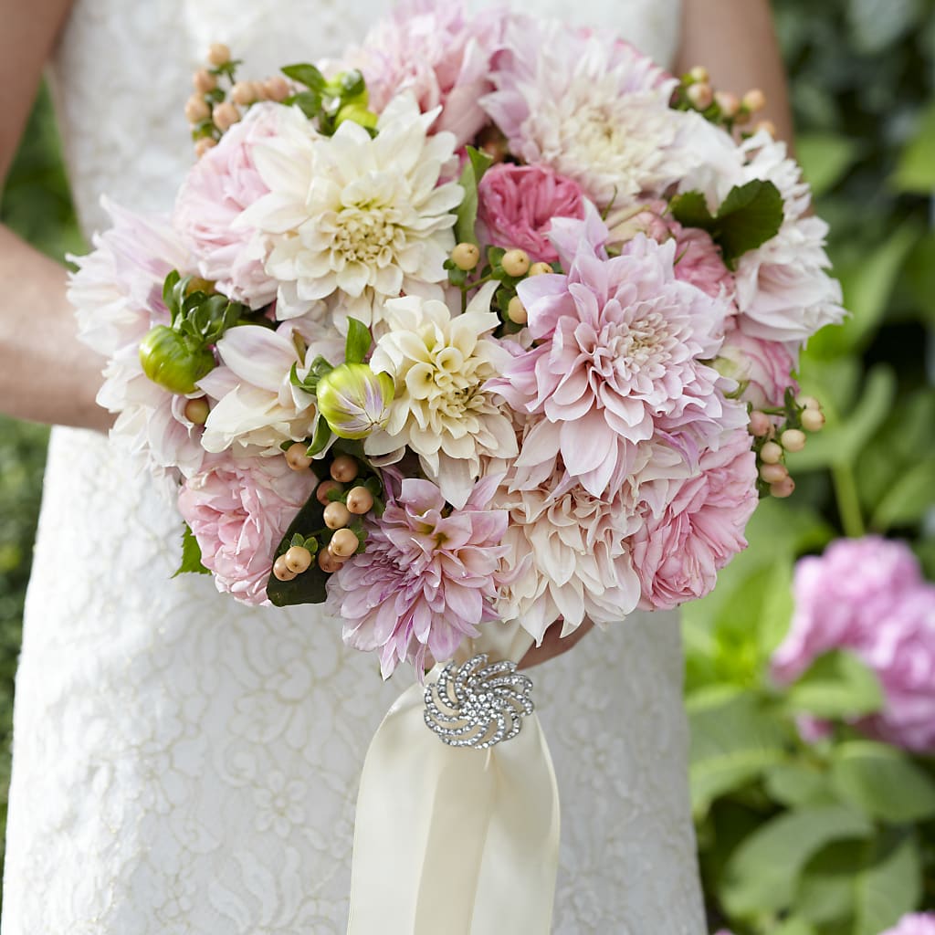 Heart's Promise Bouquet – Heavenly Plants, Regina SK