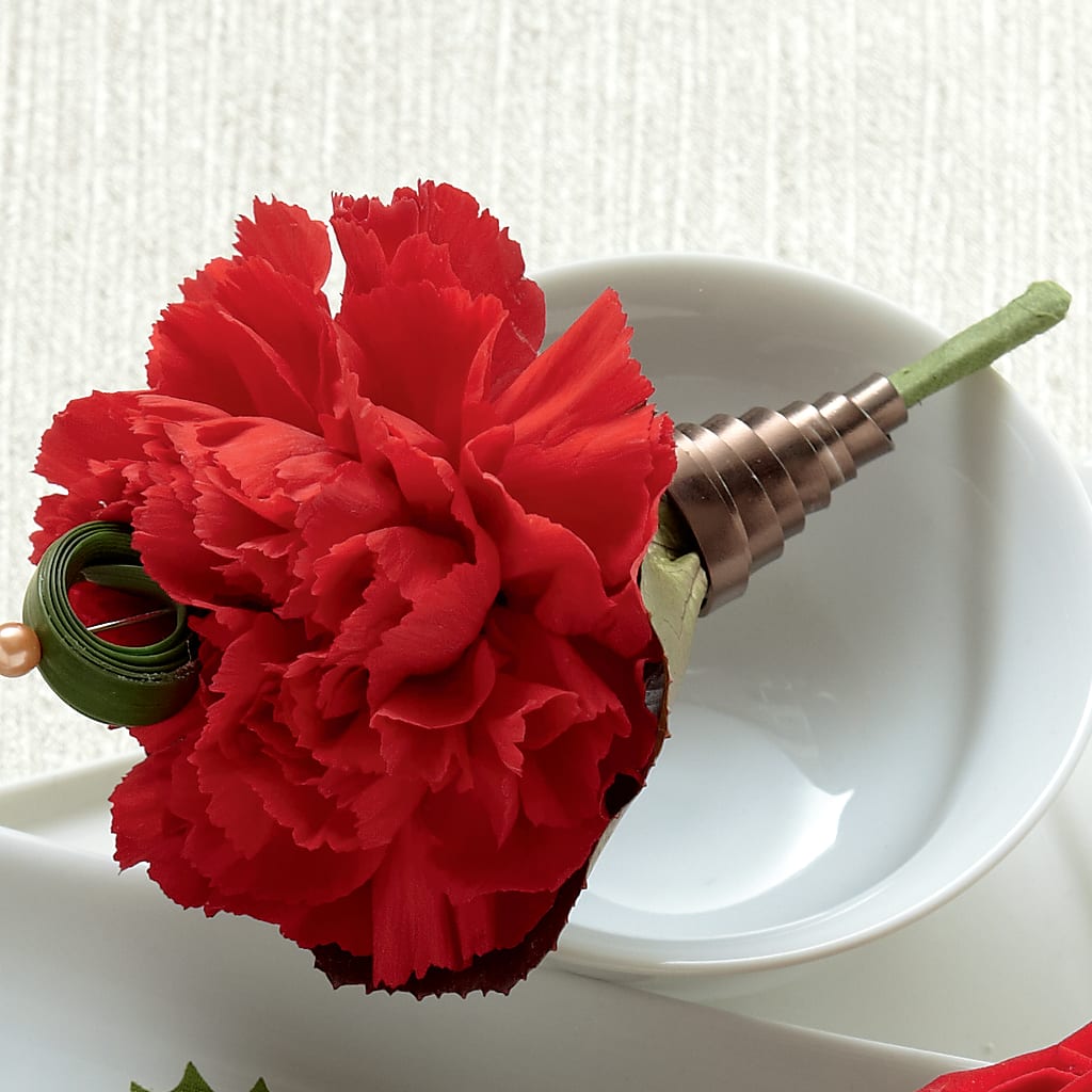 Red Carnation Boutonniere – Heavenly Plants, Regina SK